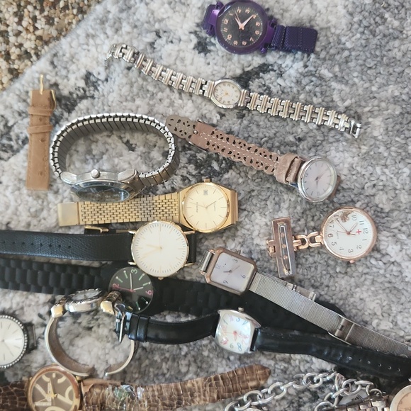 5lb Lot Of Watches Mostly Fashion - Picture 2 of 5